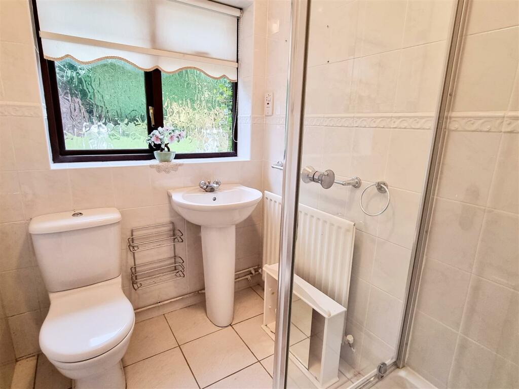 4 bed Detached Bungalow
