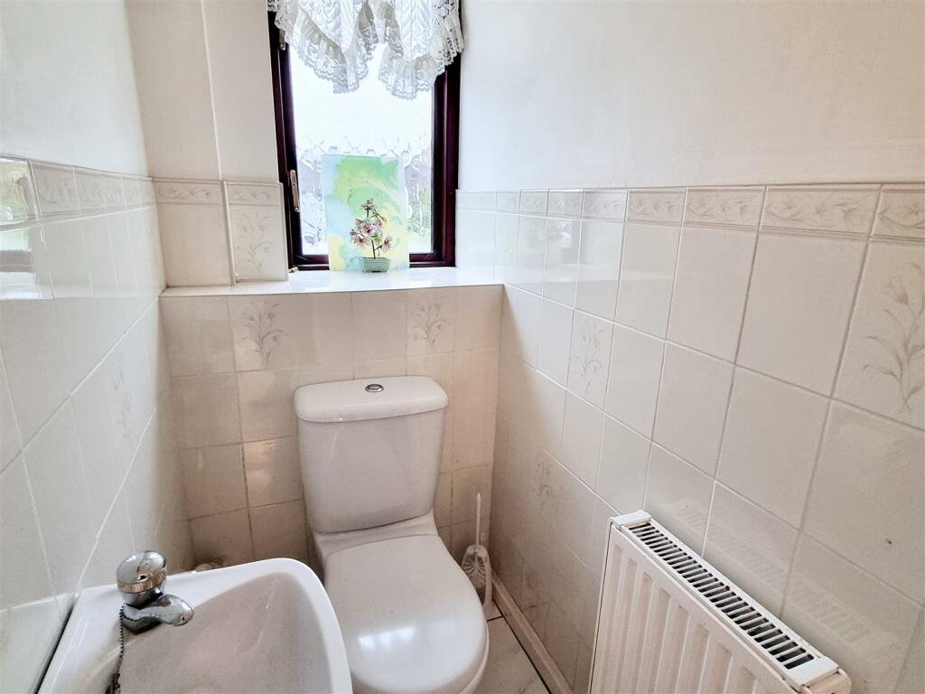4 bed Detached Bungalow