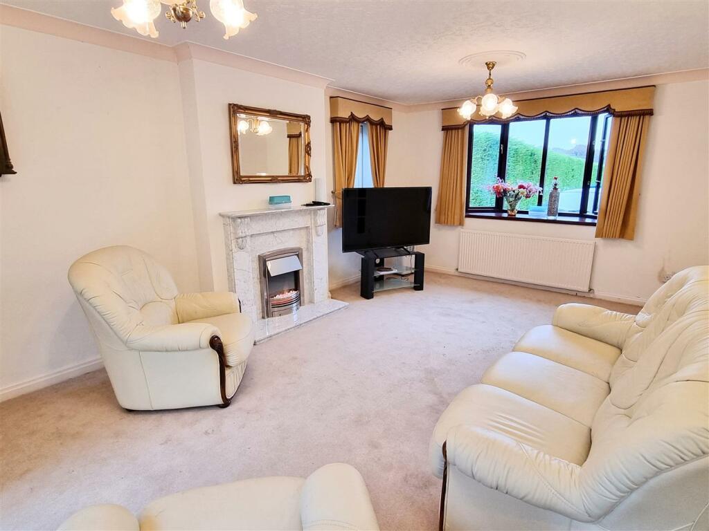 4 bed Detached Bungalow