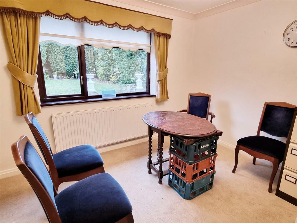 4 bed Detached Bungalow