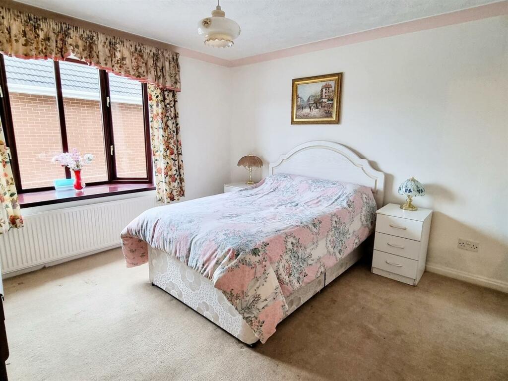 4 bed Detached Bungalow