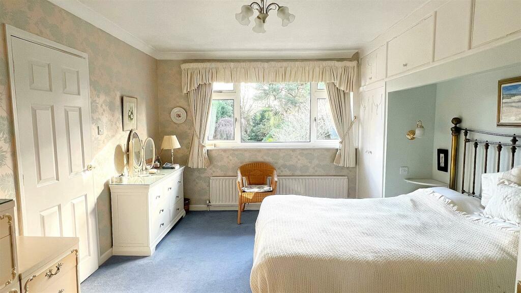 4 bed Detached