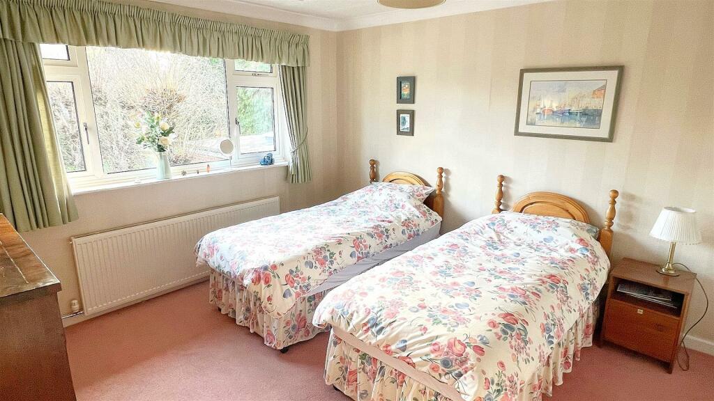 4 bed Detached