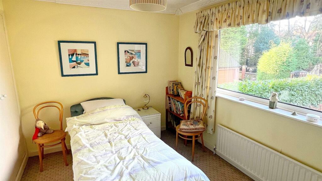 4 bed Detached