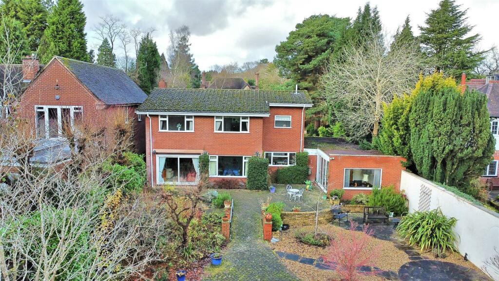4 bed Detached