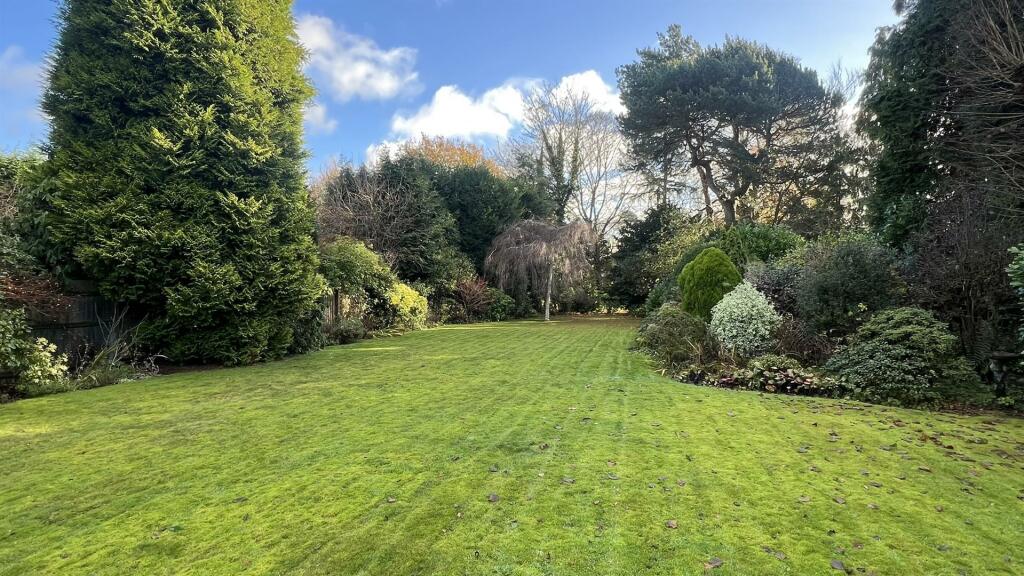 4 bed Detached