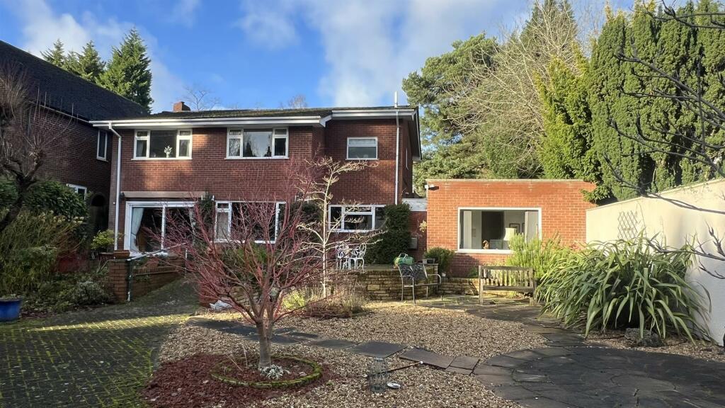 4 bed Detached