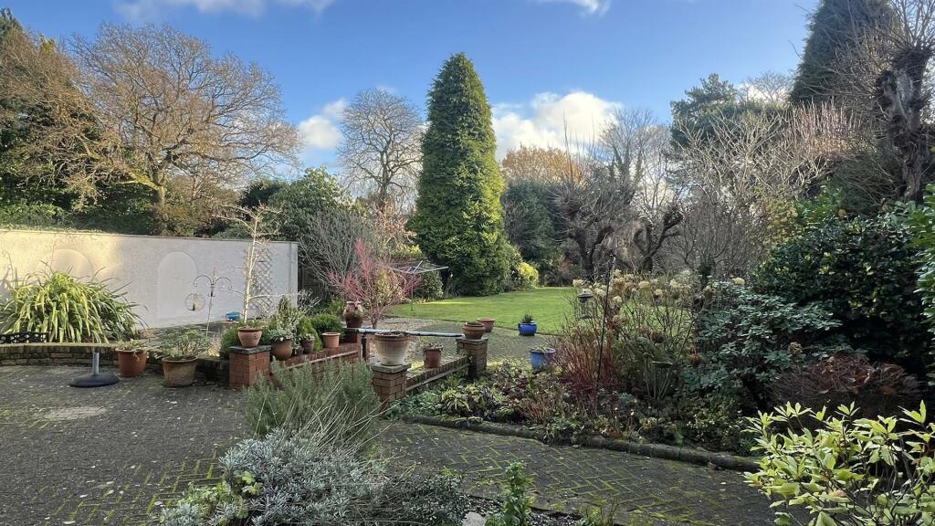 4 bed Detached