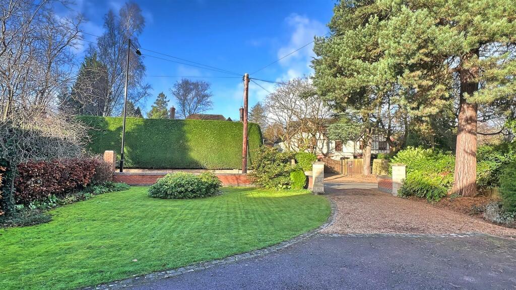 4 bed Detached