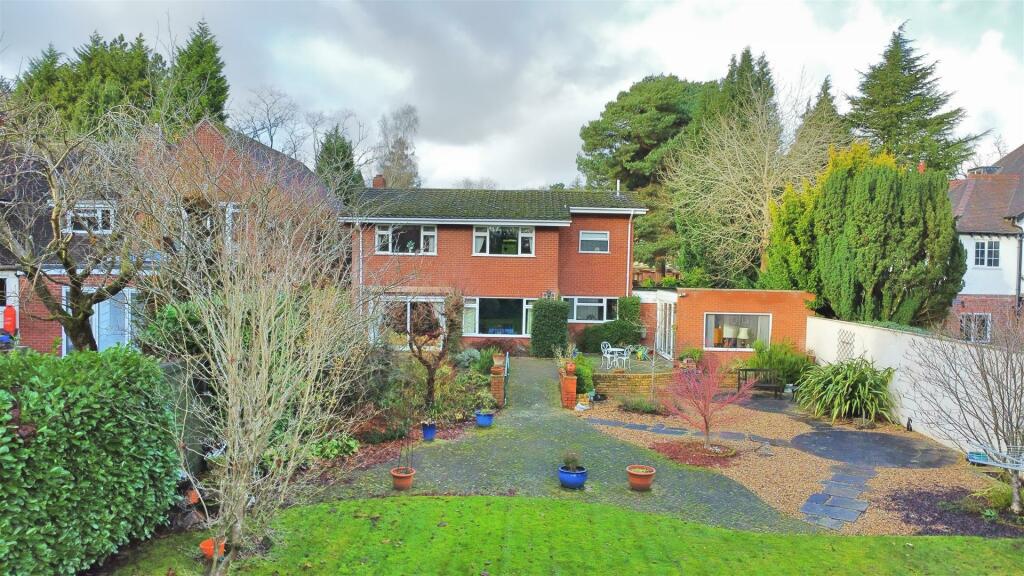 4 bed Detached