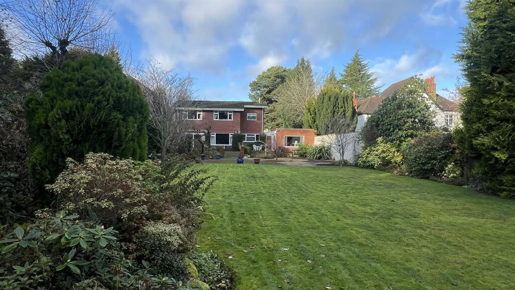 4 bed Detached