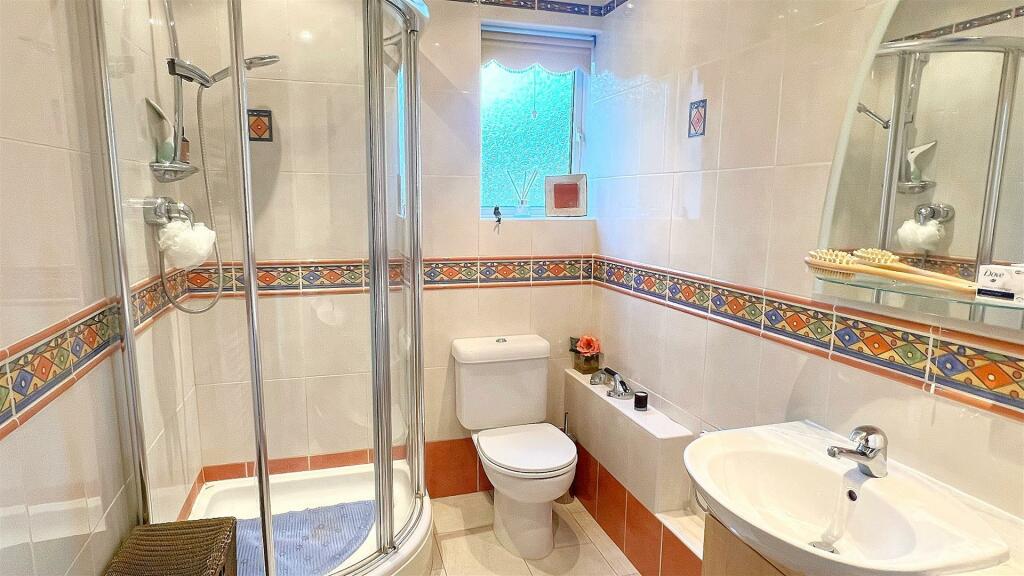 4 bed Detached