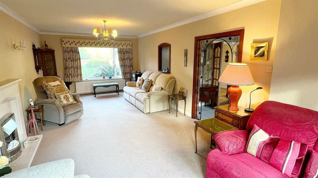 4 bed Detached