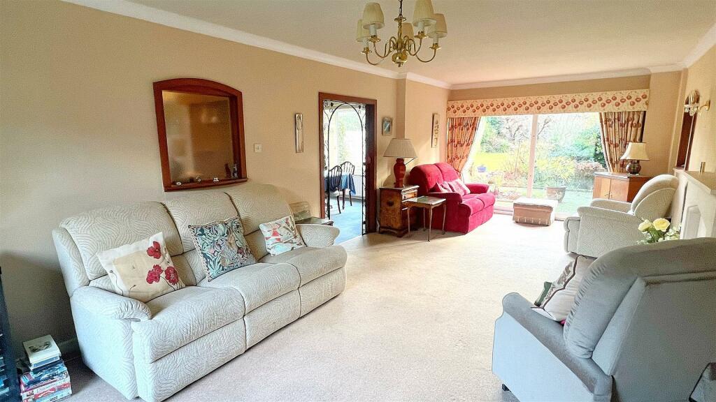 4 bed Detached