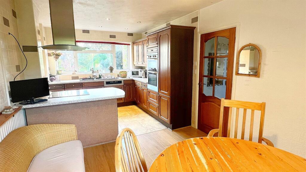 4 bed Detached