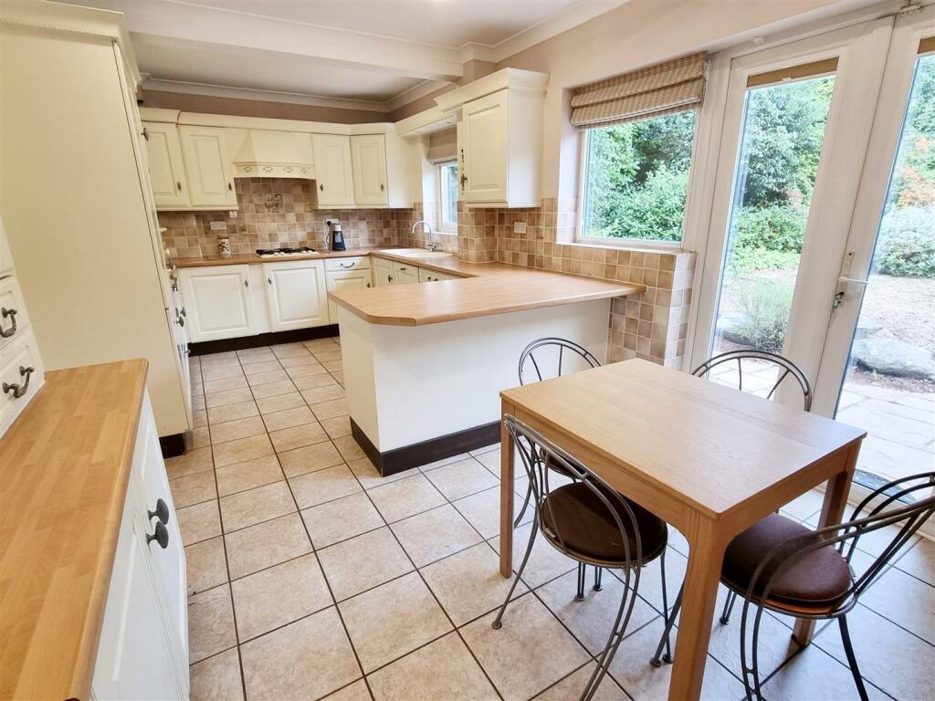 4 bed Detached