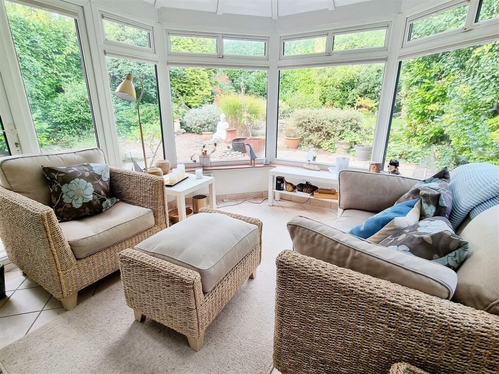 4 bed Detached