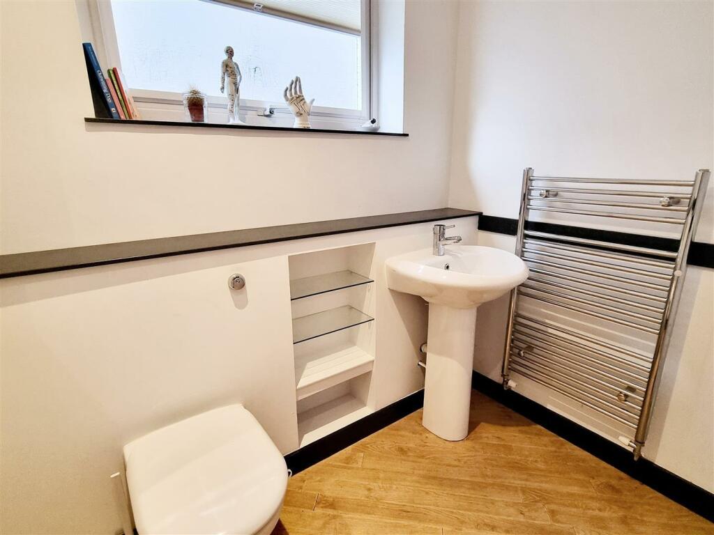 4 bed Detached