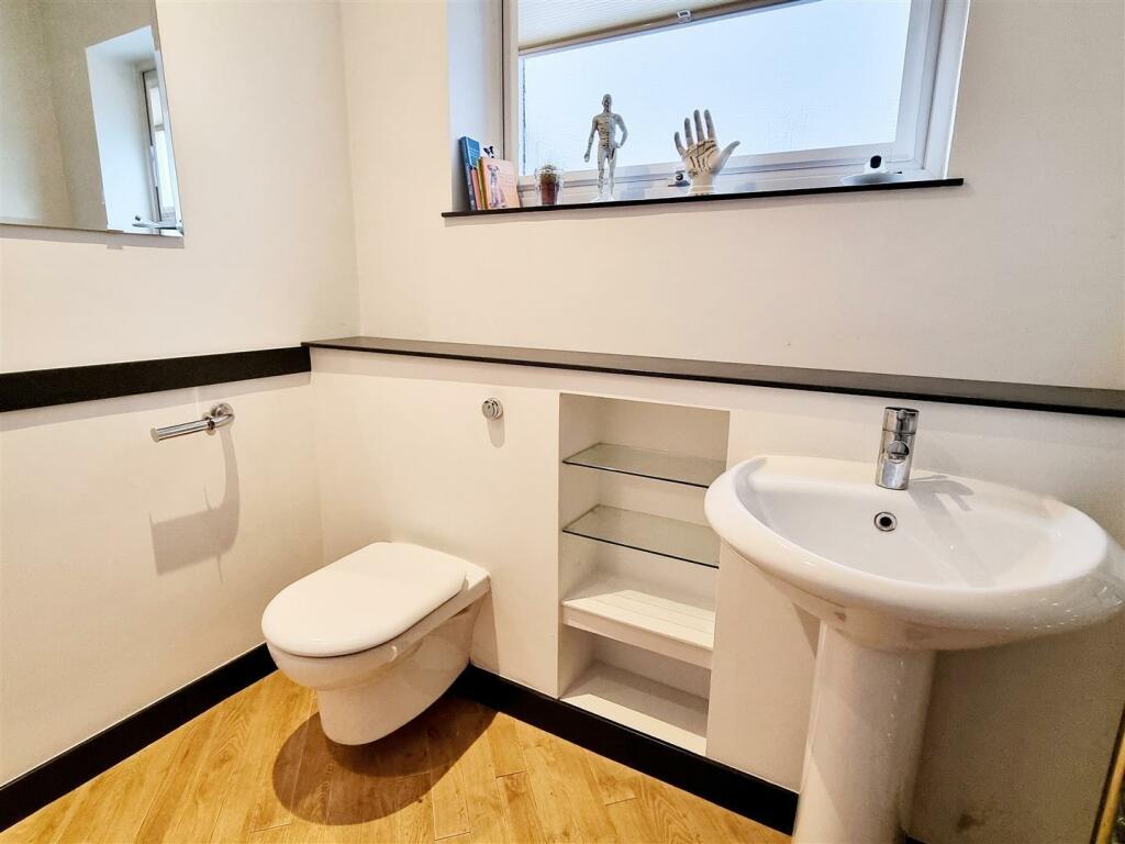 4 bed Detached