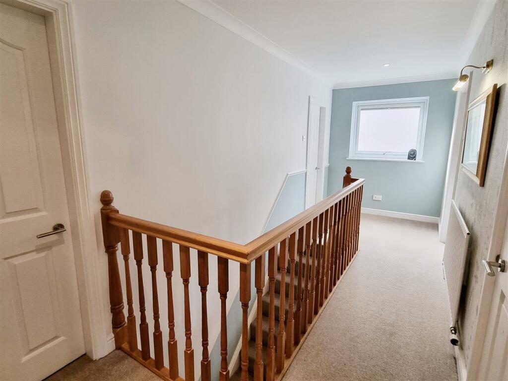 4 bed Detached