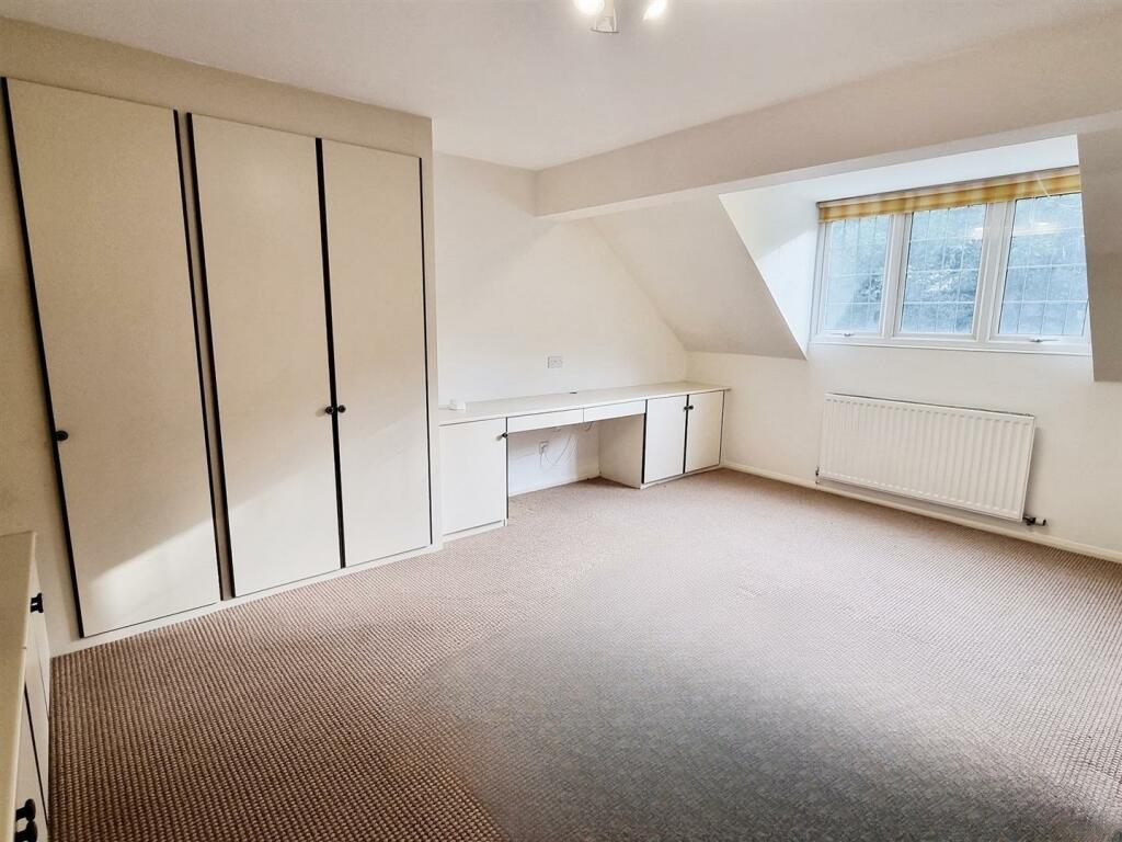 4 bed Detached