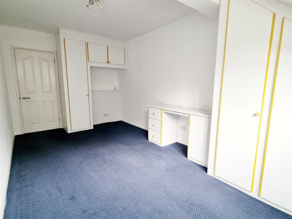 4 bed Detached
