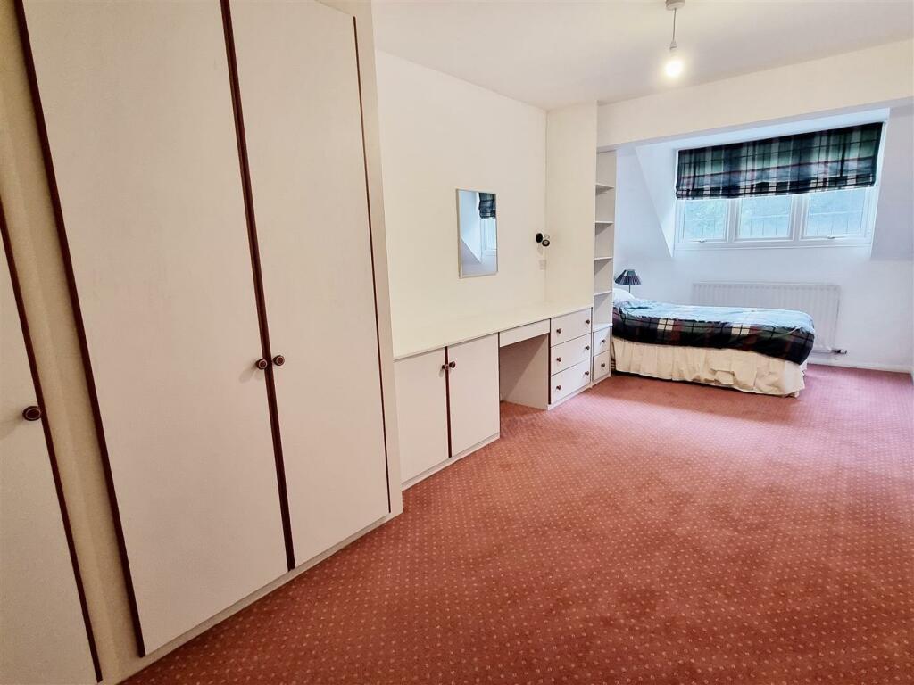 4 bed Detached