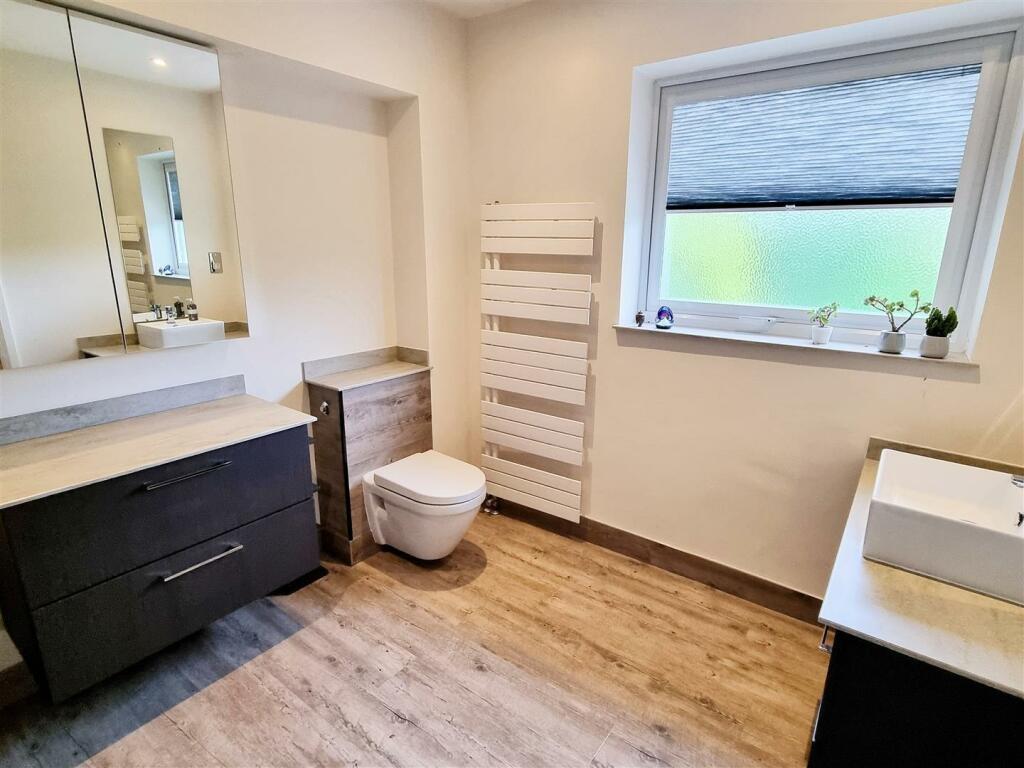 4 bed Detached