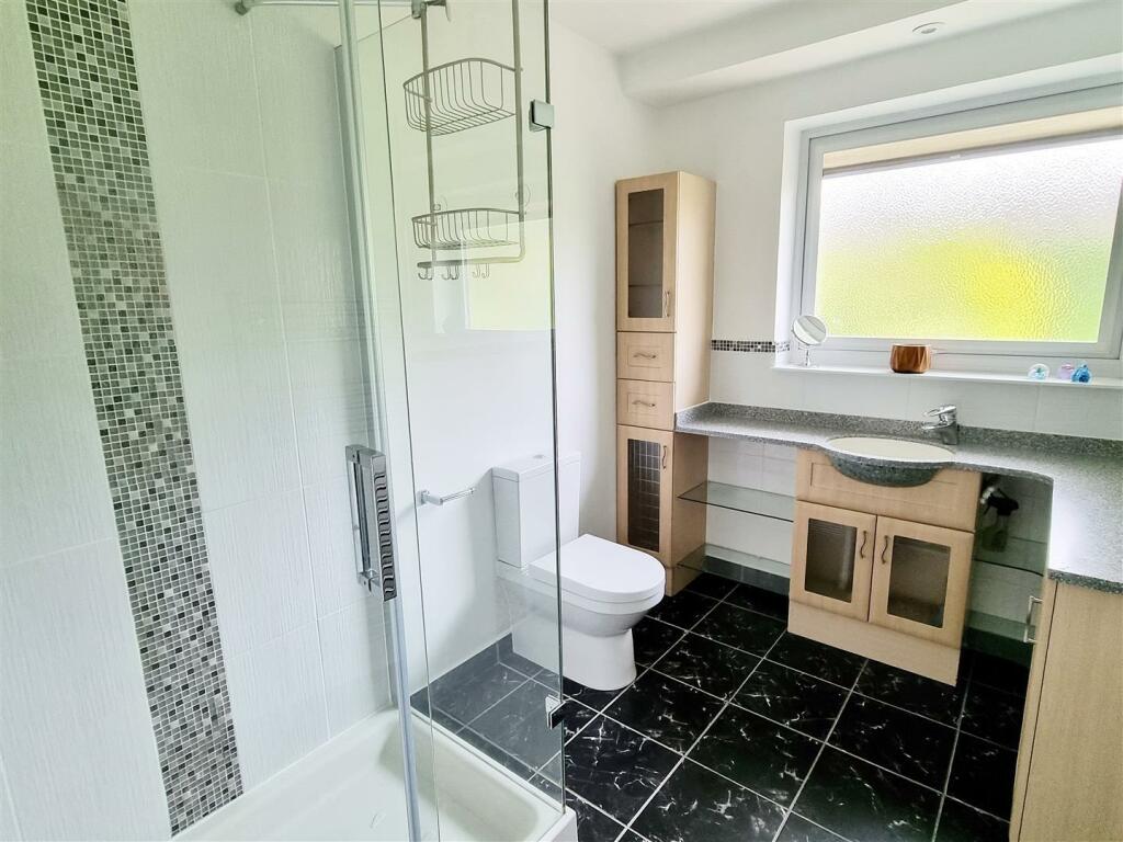 4 bed Detached