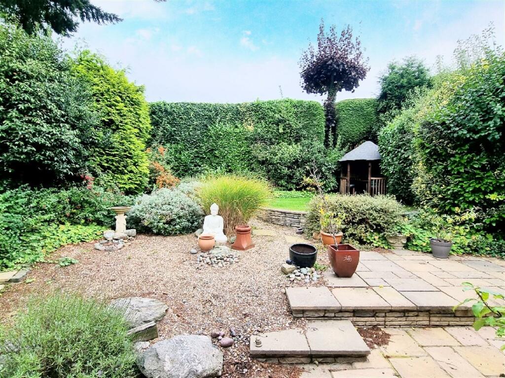 4 bed Detached