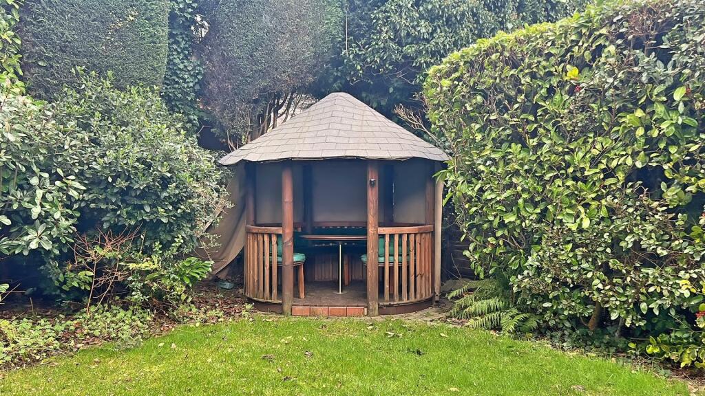 4 bed Detached