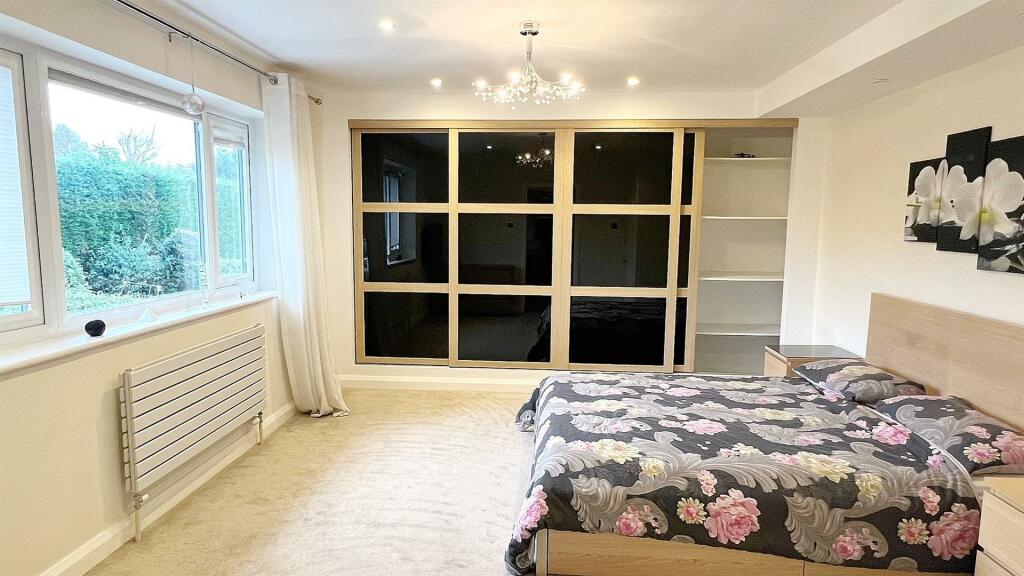 4 bed Detached