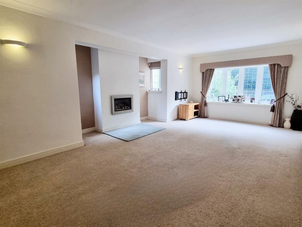 4 bed Detached