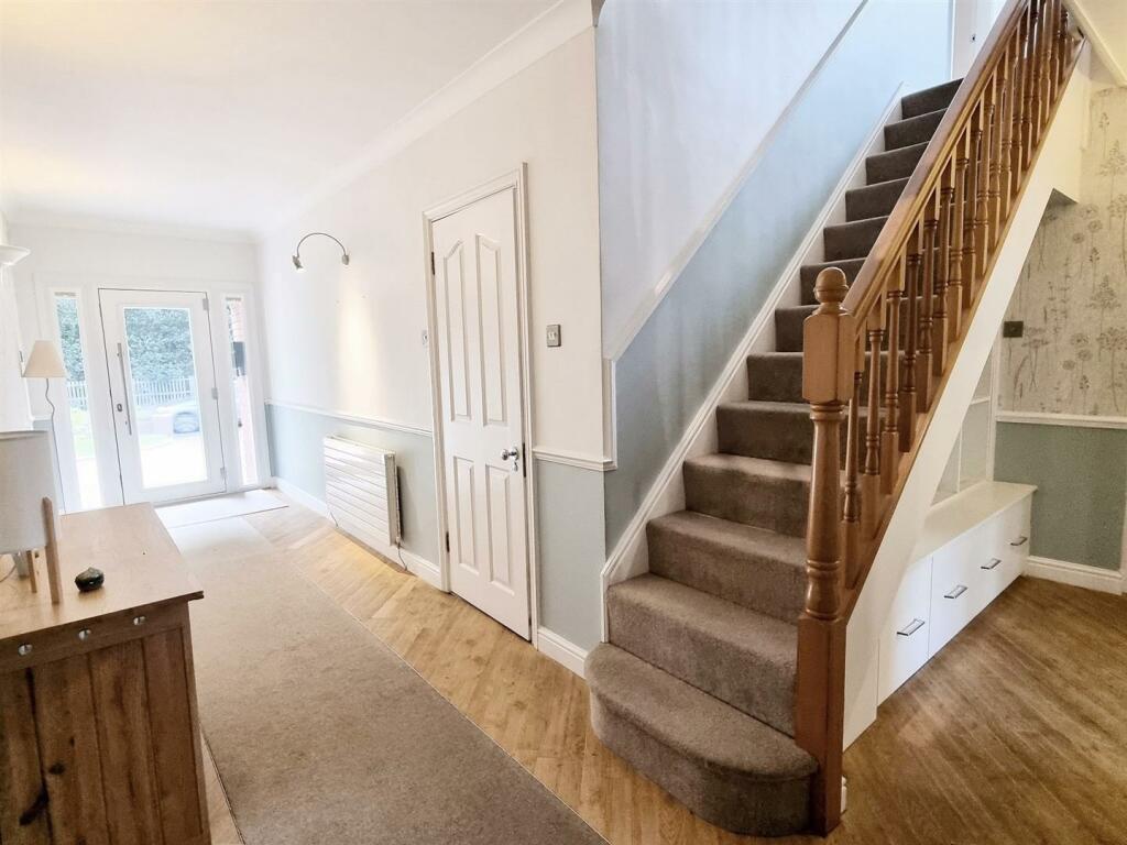 4 bed Detached