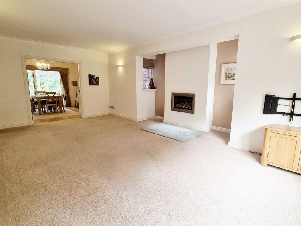 4 bed Detached