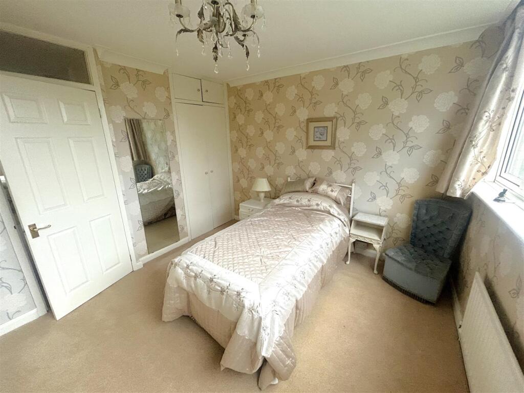 3 bed End of Terrace