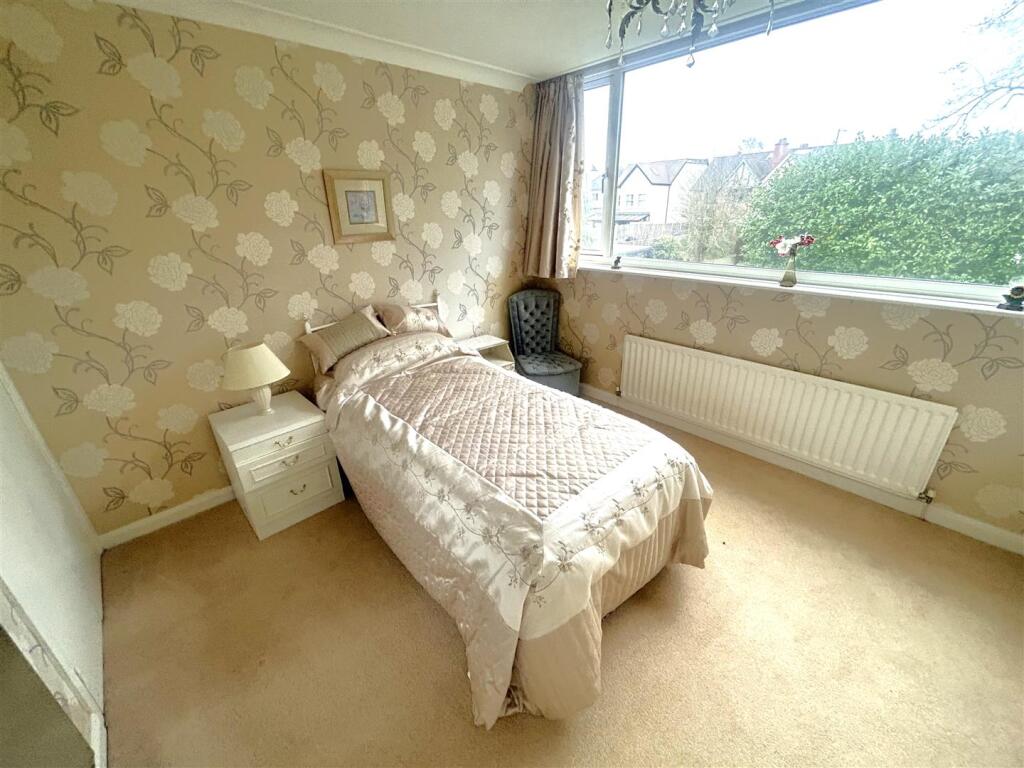 3 bed End of Terrace