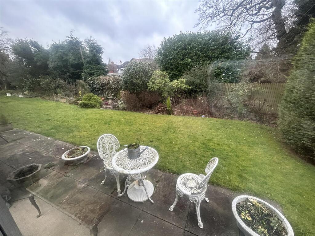 3 bed End of Terrace