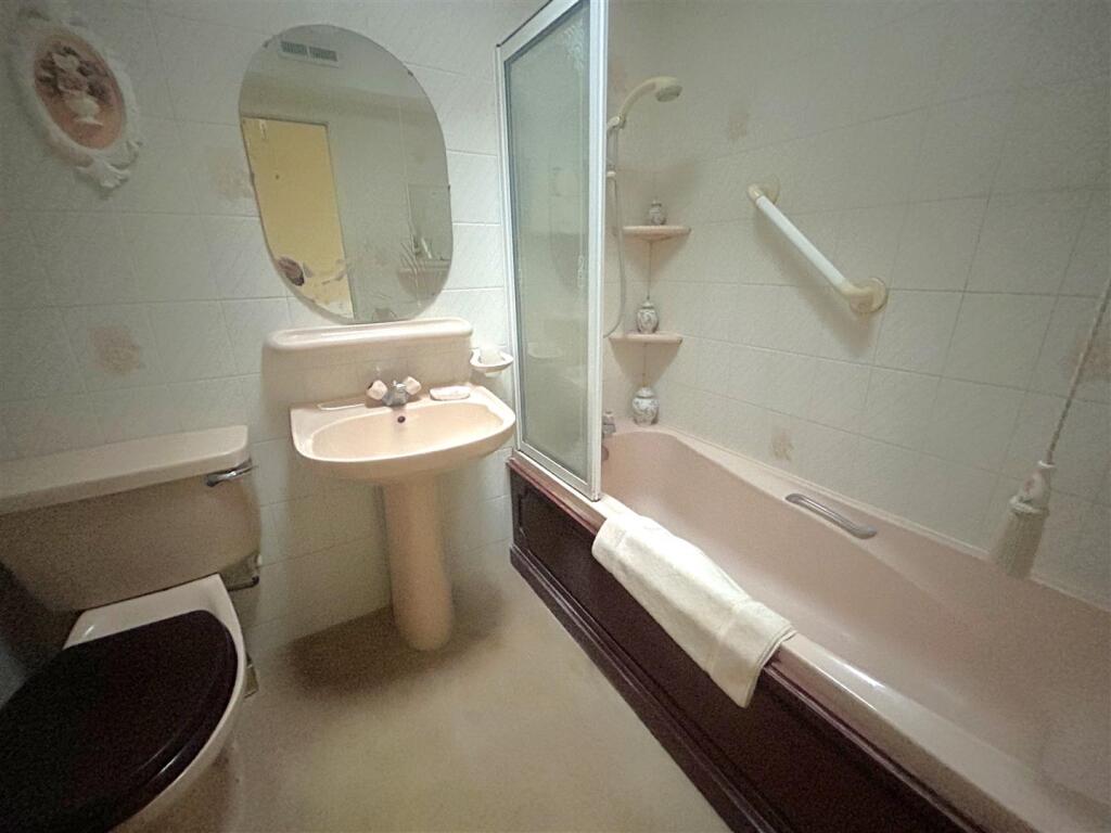 3 bed End of Terrace