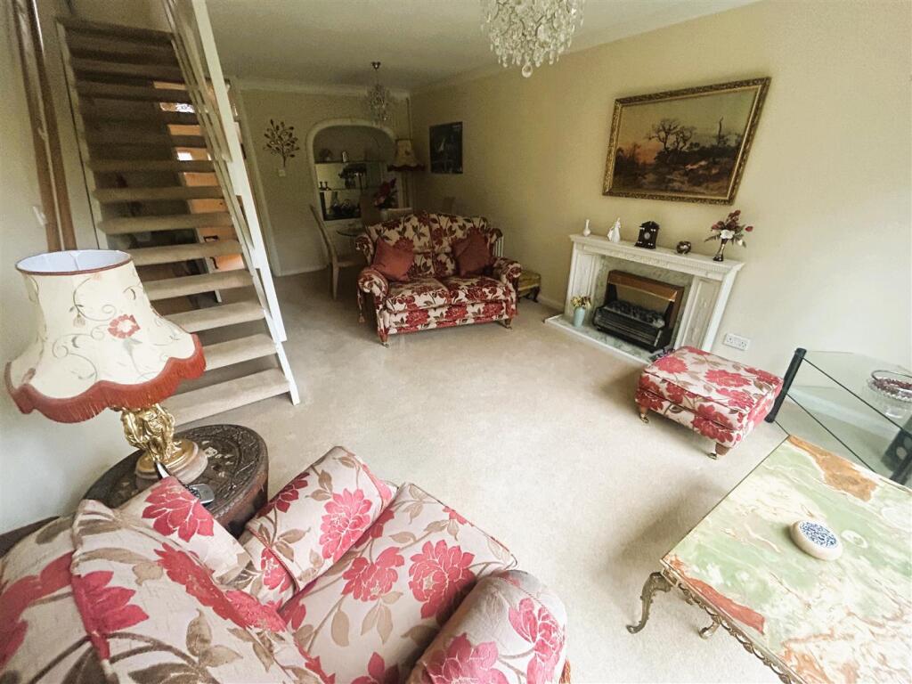 3 bed End of Terrace