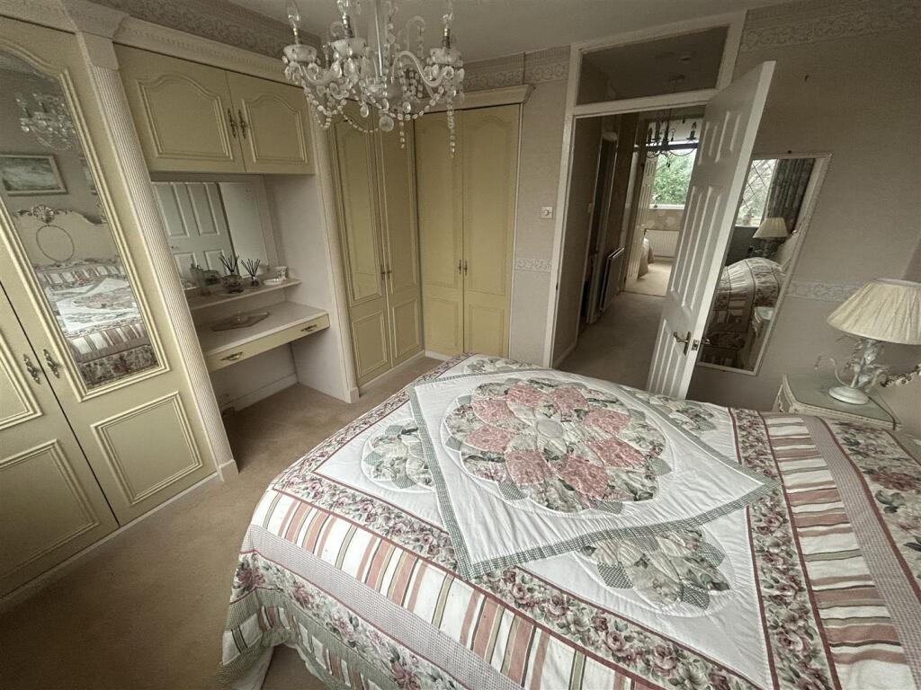3 bed End of Terrace