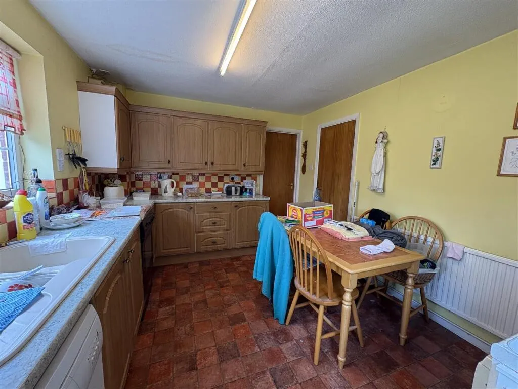 4 bed Detached