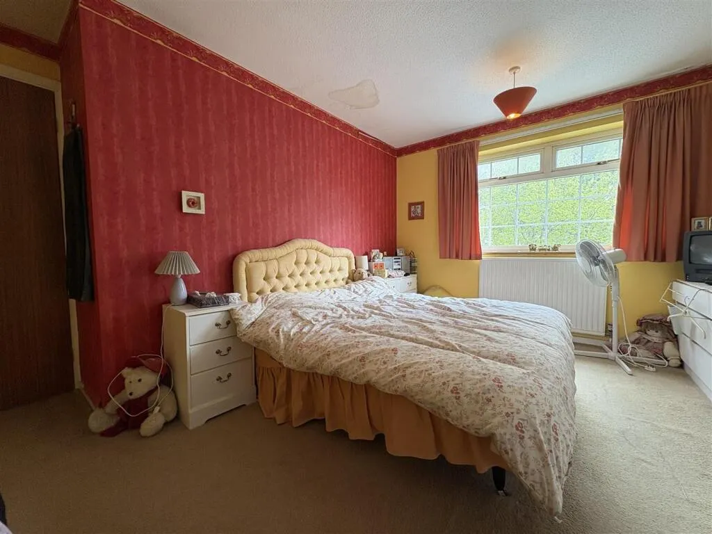 4 bed Detached