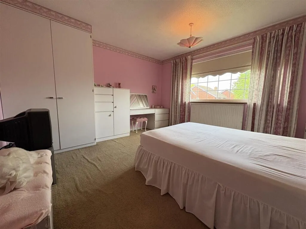 4 bed Detached