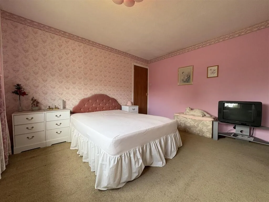 4 bed Detached