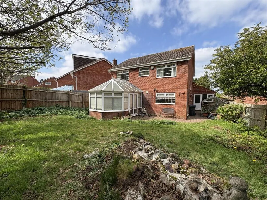 4 bed Detached