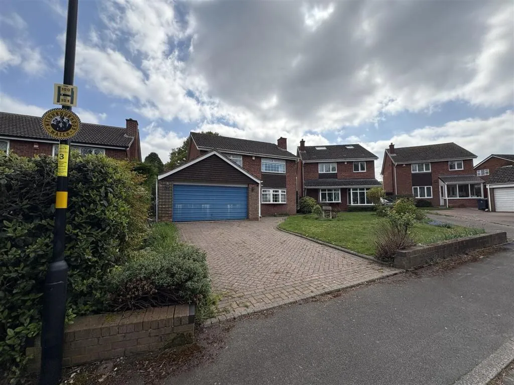 4 bed Detached