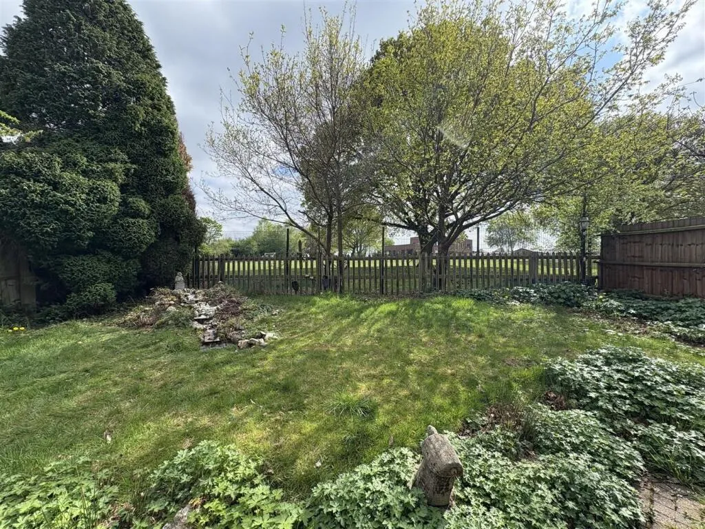 4 bed Detached