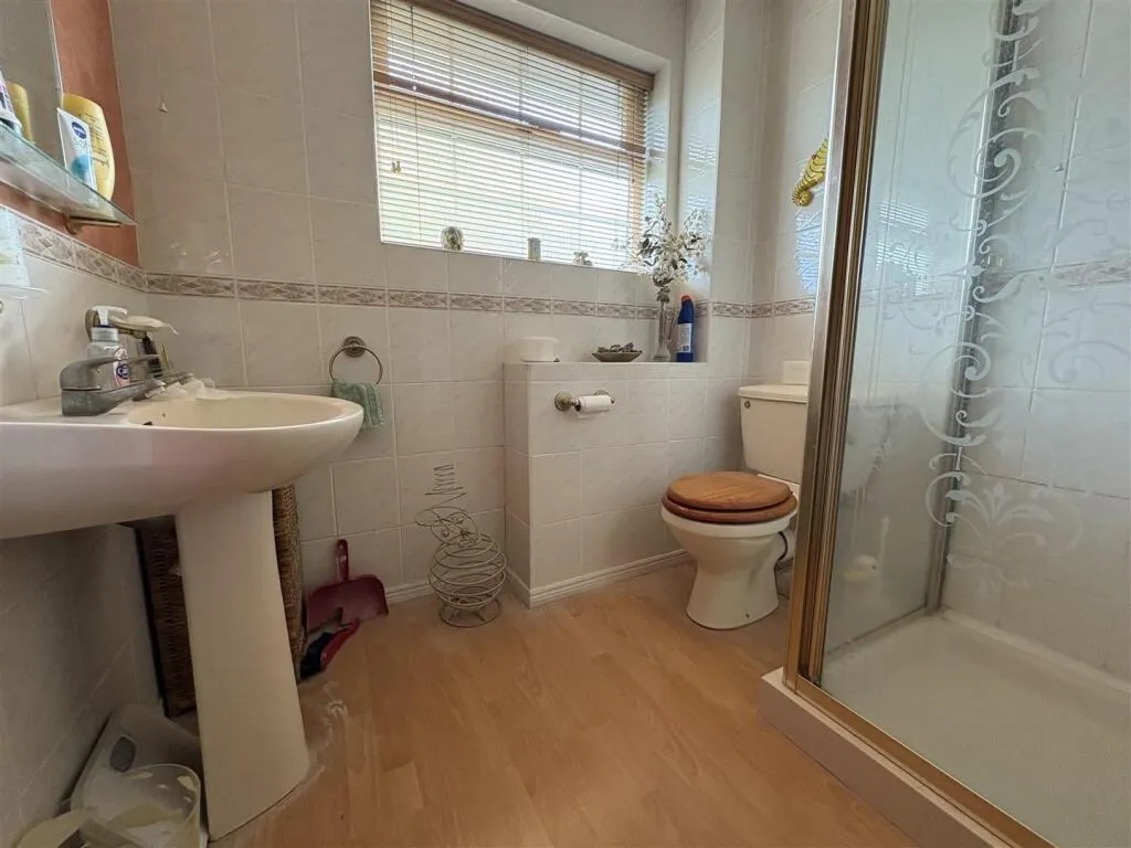 4 bed Detached