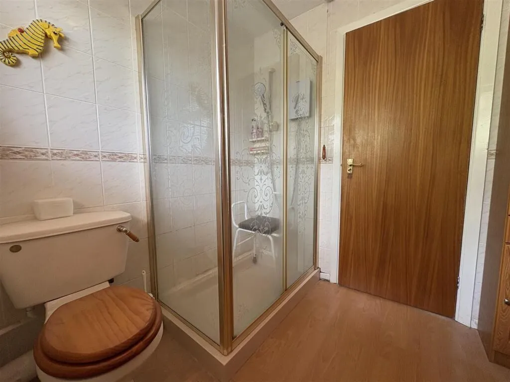 4 bed Detached